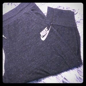 Cropped Nike joggers